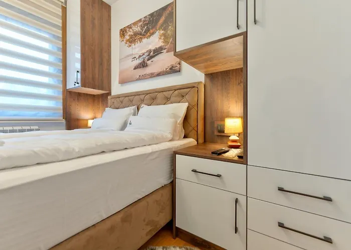 Aurora Lux 24 Apartman *